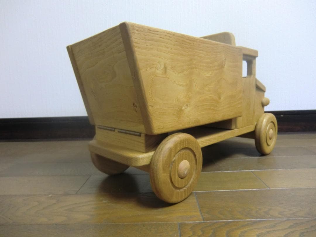 243新品・未使用　木のおもちゃ　手作り木製自動車 トラック　木製玩具　乗用玩具