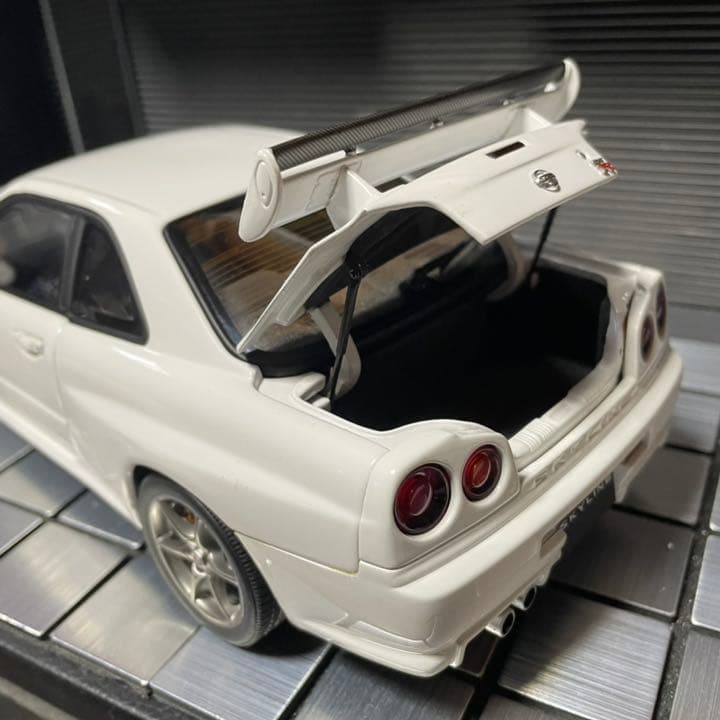 未展示品オートアート1/18 スカイライン GT-R R34 V-SPEC II