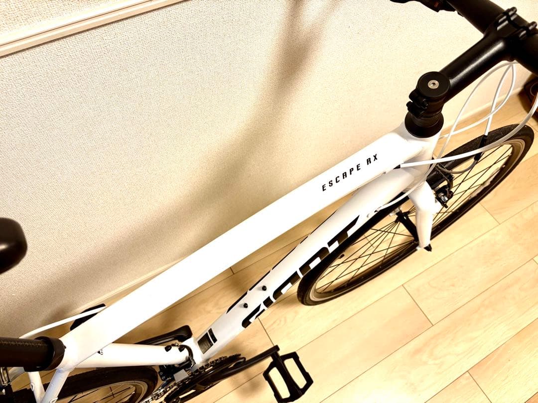 ☆高年式2022 GIANT ESCAPE RX3 人気のホワイト　Mサイズ