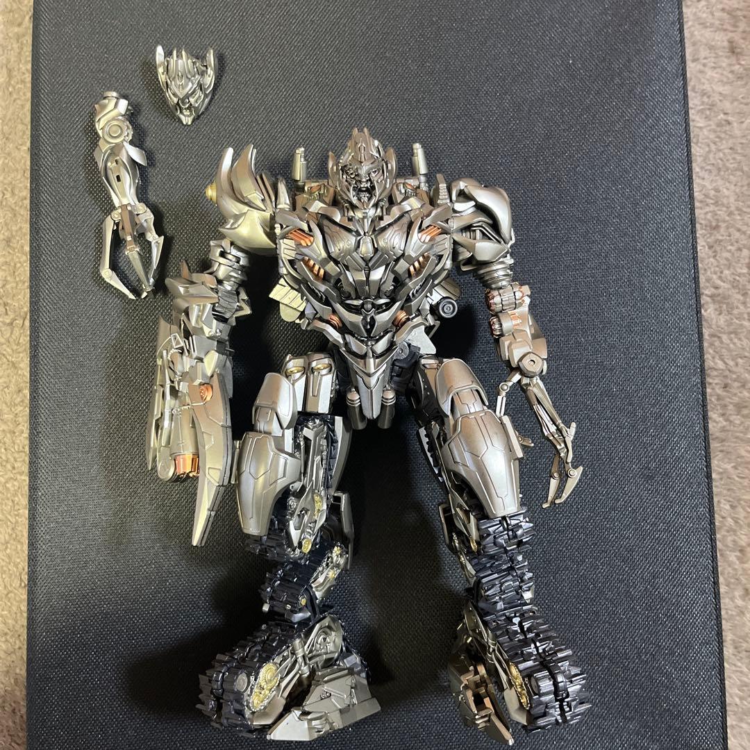 トランスフォーマー　メガトロン　フィギュア