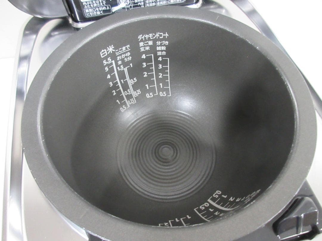 M1221Z 東芝 真空圧力IH炊飯器 5.5合炊 RC-10ZWT 2022年