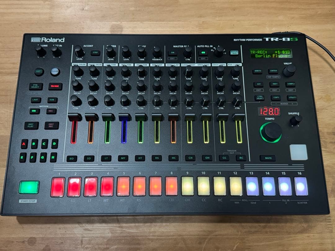 Roland　AIRA series TR-8S