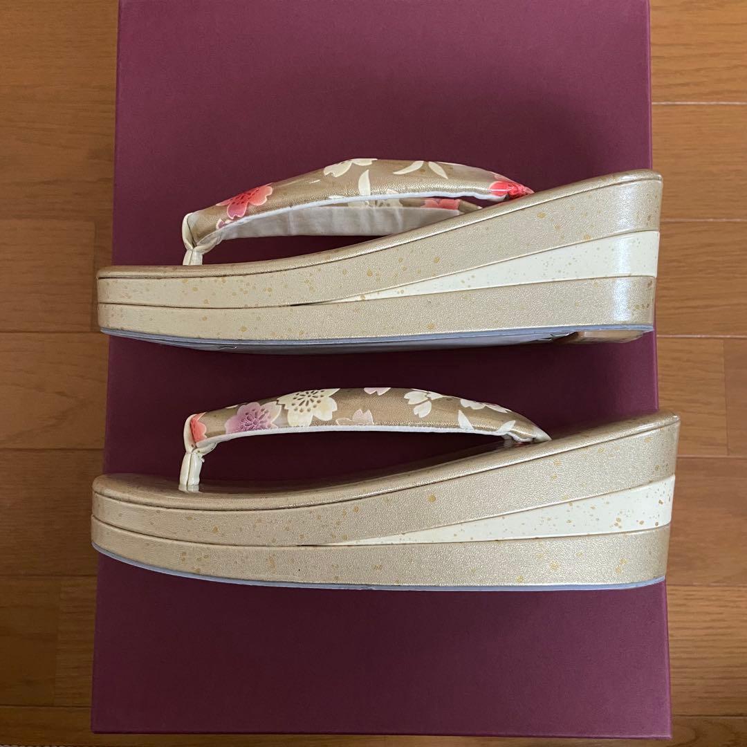 草履とバッグのセット Mサイズ　ゴールド 桜花柄　振袖・和装・成人式　フォーマル