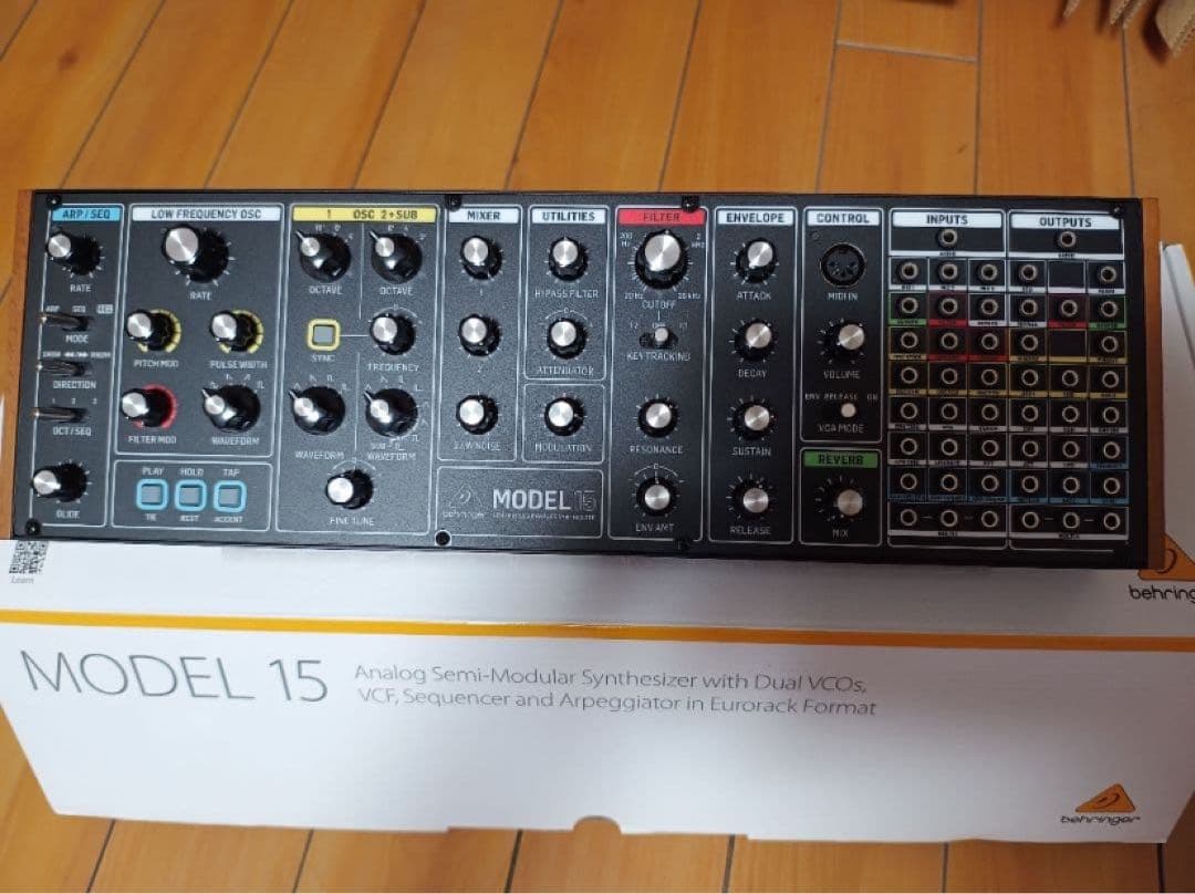 Behringer MODEL 15 アナログセミモジュラーシンセサイザー
