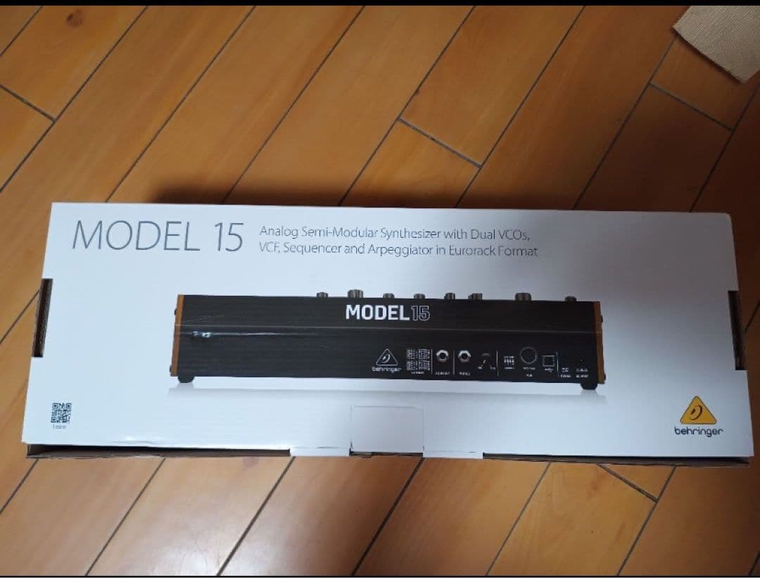 Behringer MODEL 15 アナログセミモジュラーシンセサイザー