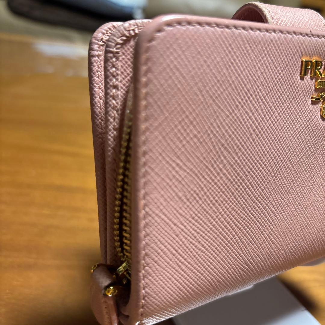 プラダサフィアーノレザー二つ折り財布ピンク