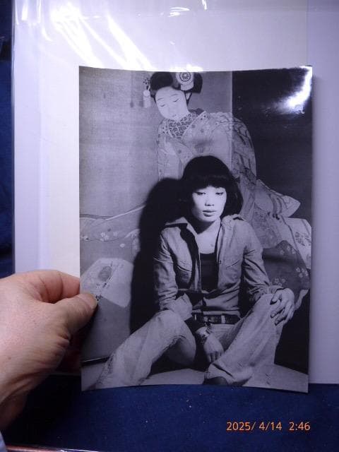 一村哲也の京都シリーズの一つです。当時の若手日本画家のようです。貴重なプリント