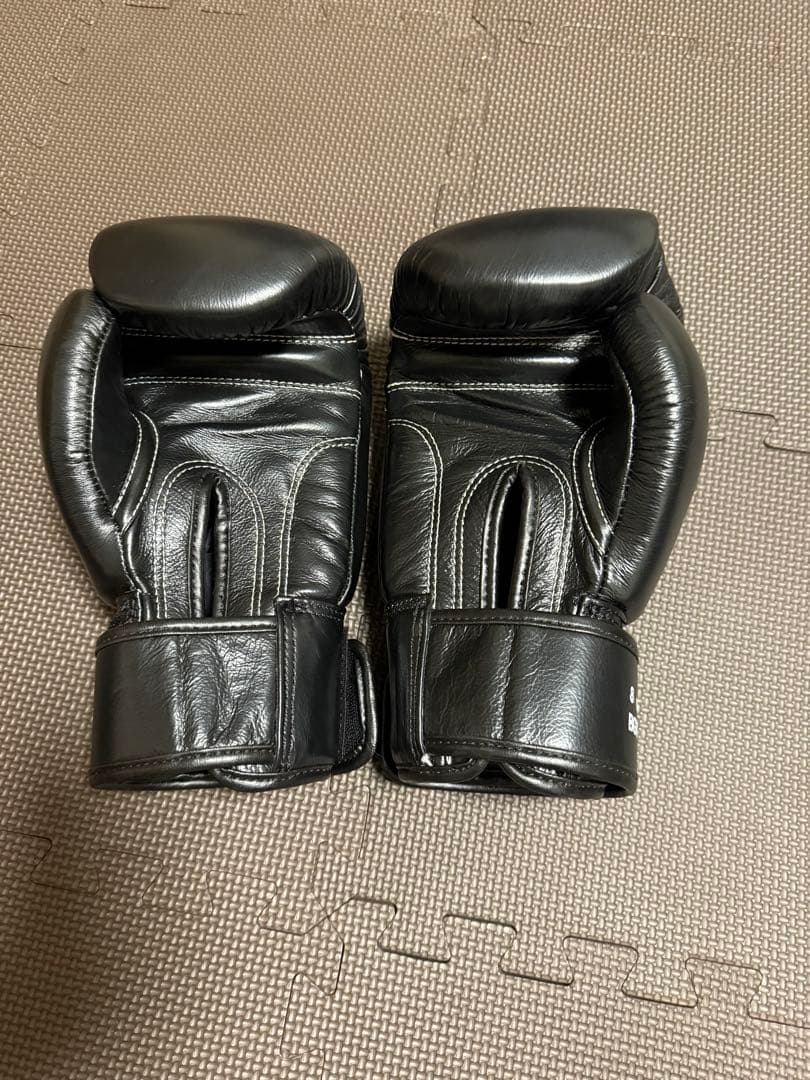 週末限定値下げ！！　windy ウィンディ　グローブ 8オンス