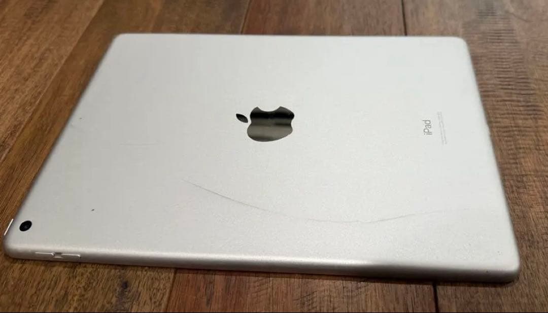 Apple iPad シルバー 7世代　128GB wifiモデル