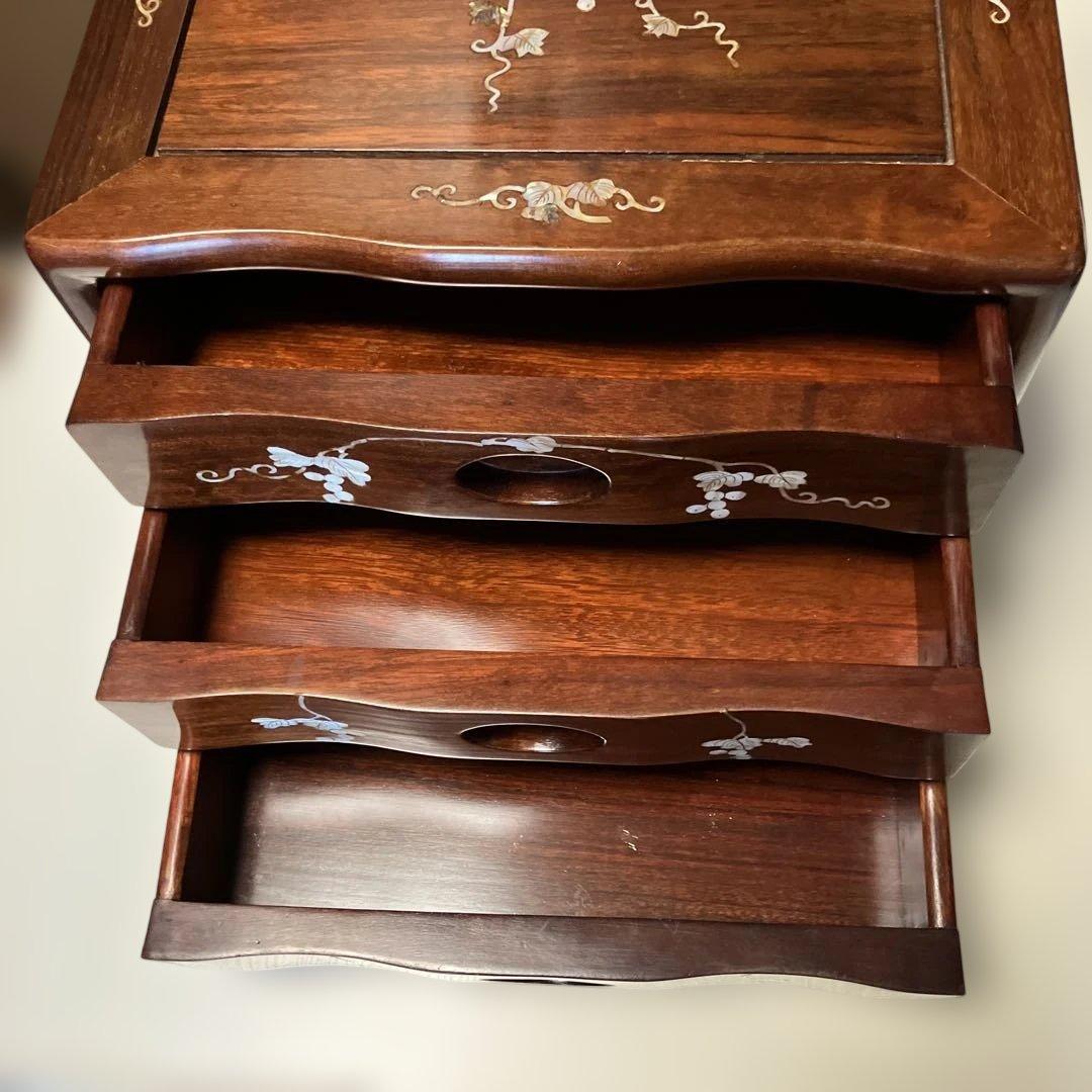 木製花模様象嵌引き出しタンス