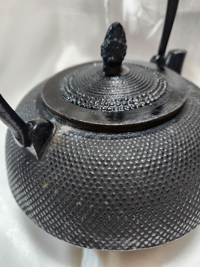 黒い鋳鉄製鉄瓶(昭和レトロ)