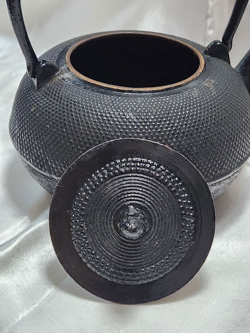 黒い鋳鉄製鉄瓶(昭和レトロ)