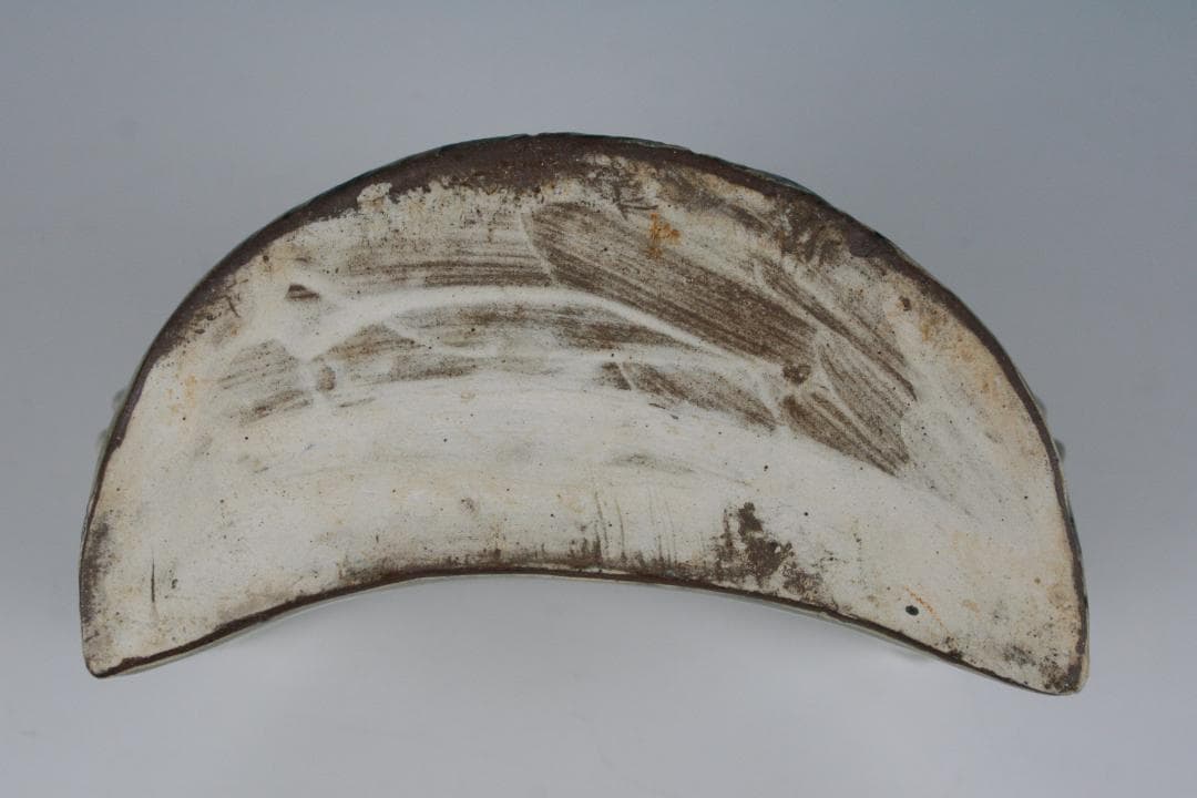 人間国宝金城次郎長男 琉球壷屋焼 登り窯　金城敏男 作 線彫魚文抱瓶（中）