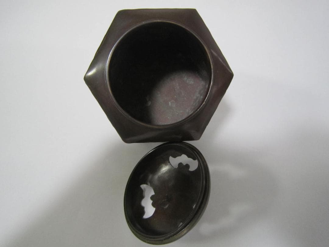 鋳銅香炉／六角三足香炉／霊芝摘　蝙蝠透彫／清富造　未使用