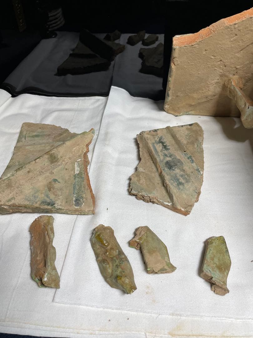 漢代陶器。漢時代。漢綠釉。約2000年。古美術。骨董品。殘品。舊家蔵出し。