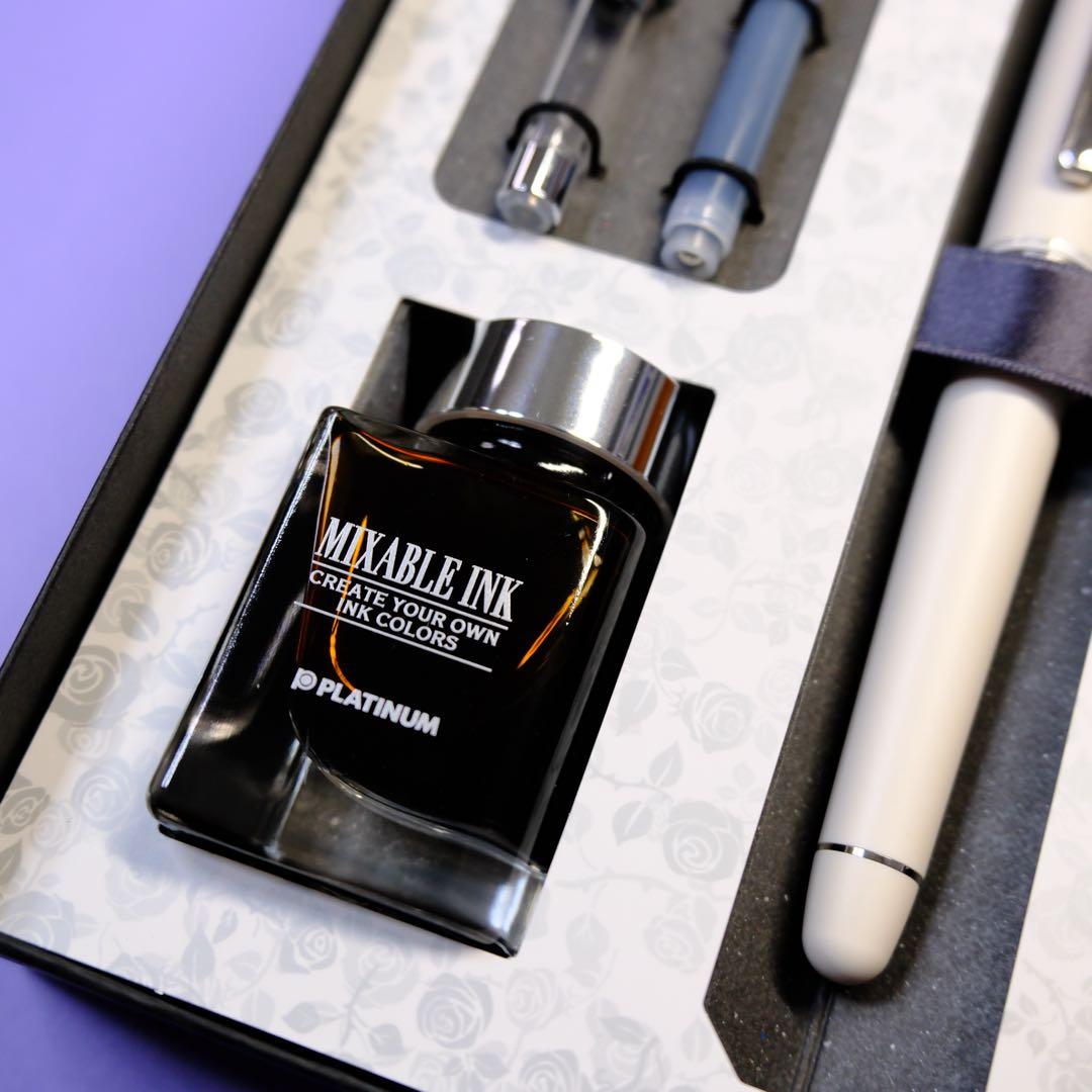 【新品】プラチナ CENTURYシェイプ・オブ・ハート イヴォワール 万年筆