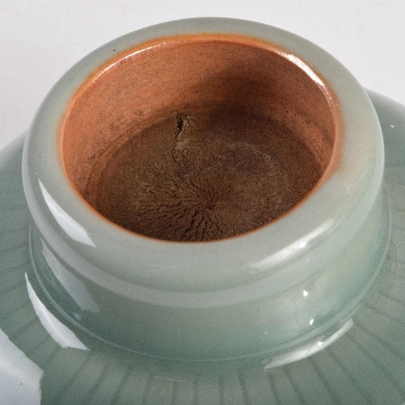 中国　龍泉窯　青磁人形手　刻寿字蓮弁文碗　V　8827