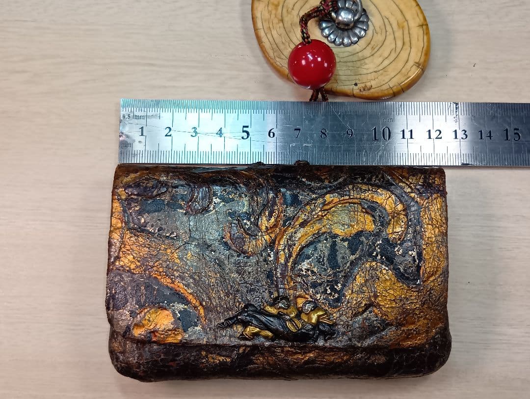 煙草入／金唐革／美品金工饅頭根付