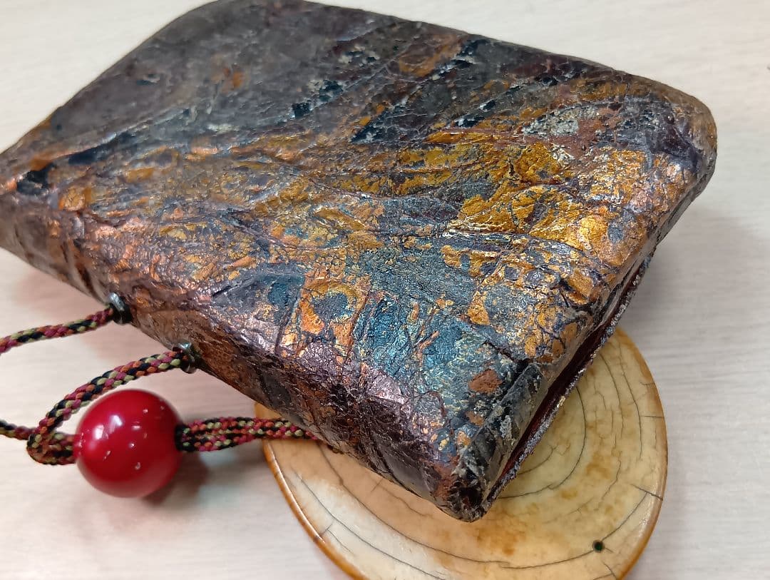 煙草入／金唐革／美品金工饅頭根付