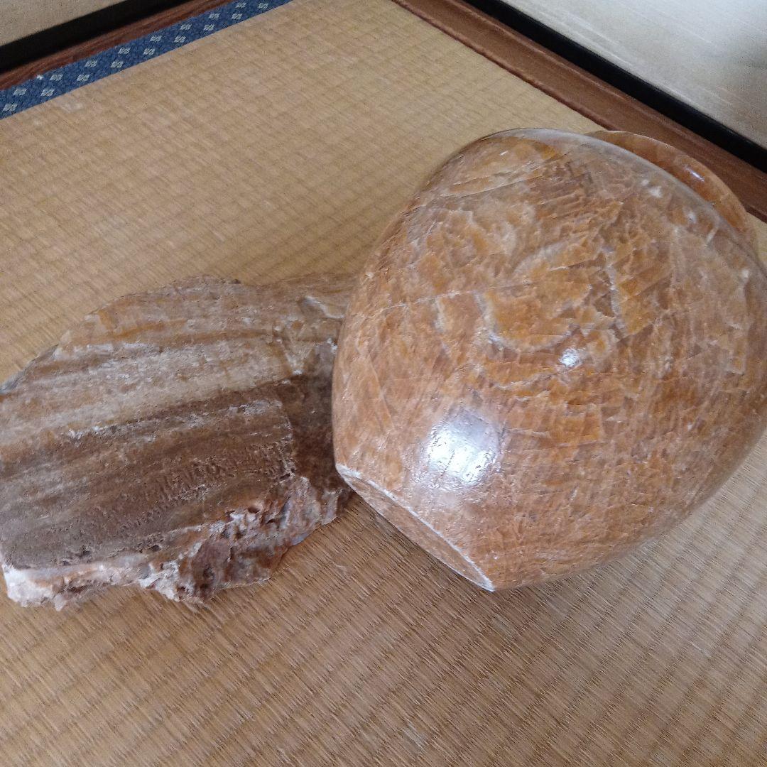 大理石壺、台座付き