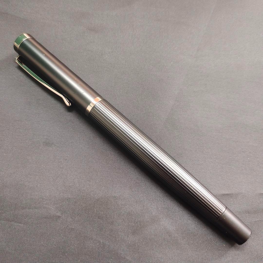 @ブラック ストライプデザイン 万年筆 1