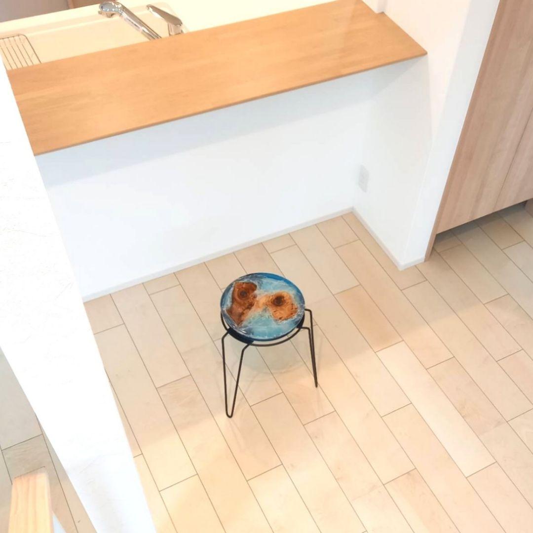 おー　レジンサイドテーブル　樺　瘤