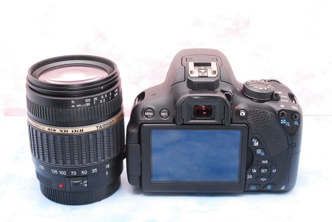 Canon Kiss X7i★一眼レフカメラ★バッグ付★便利な高倍率レンズ付