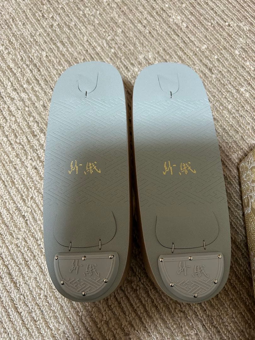 新品　Mサイズ　 沙織　和装用バッグと草履セット ゴールド