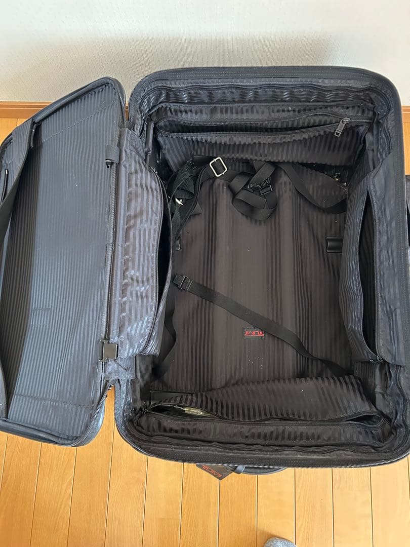 トゥミ　キャリーケース　容量可変式