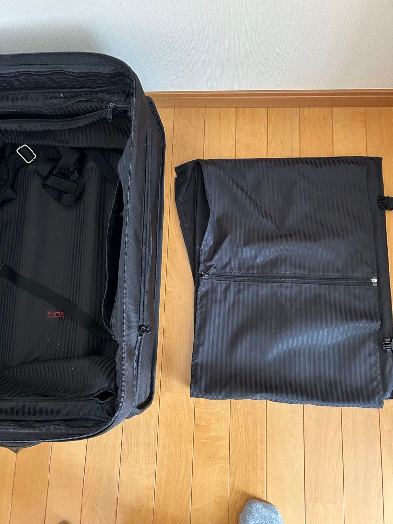 トゥミ　キャリーケース　容量可変式