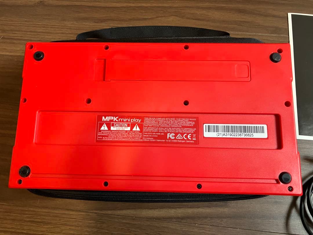 AKAI MPK Mini Play 本体と専用保護ケースのセット