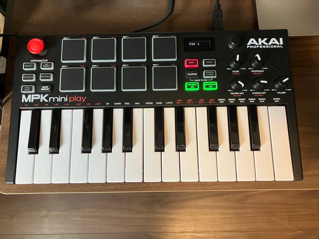 AKAI MPK Mini Play 本体と専用保護ケースのセット