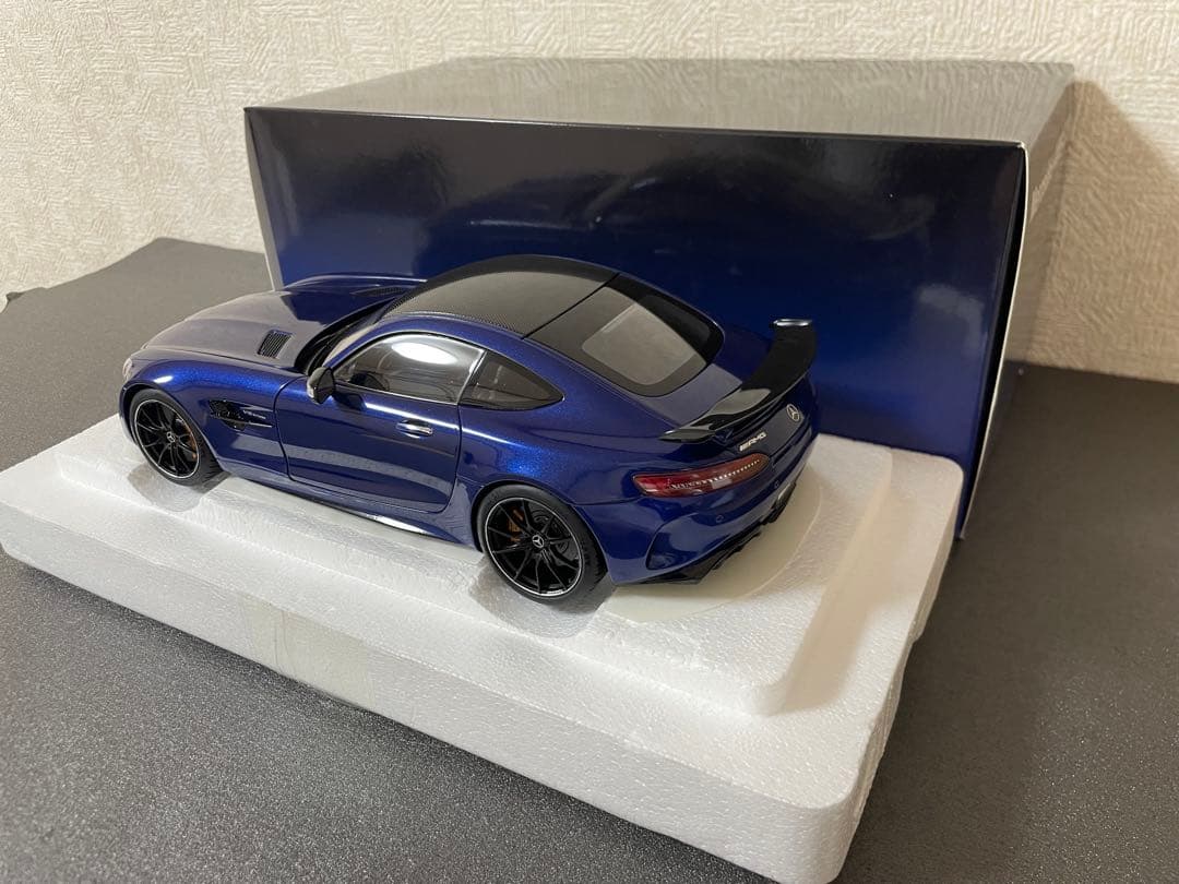 【新品同様】オートアート 1/18 AMG GT R 76334
