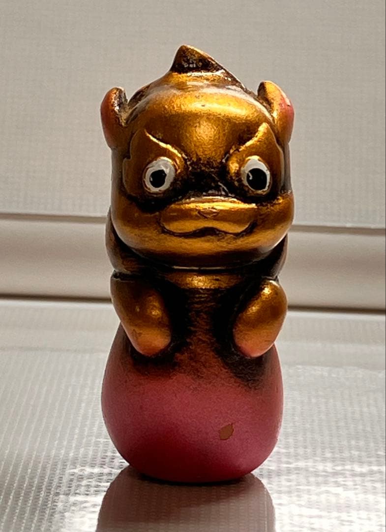 【珍品】怪獣フィギュア 金色とピンク