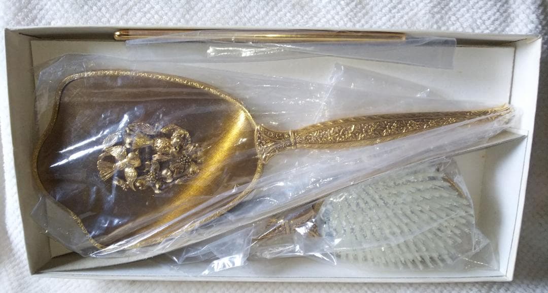 手鏡ミラー、ブラシ、コーム 3点 真鍮 彫刻 レトロ インテリアコレクション