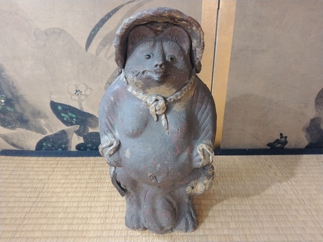 ウッシッシとほくそ笑む図太いタヌキ　骨董　古美術　狸人形　置物　縁起物　開運