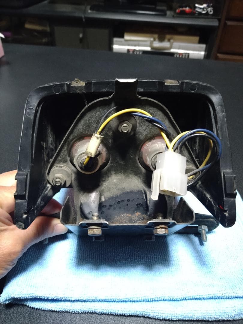 バイク用赤テールランプ ボルト固定