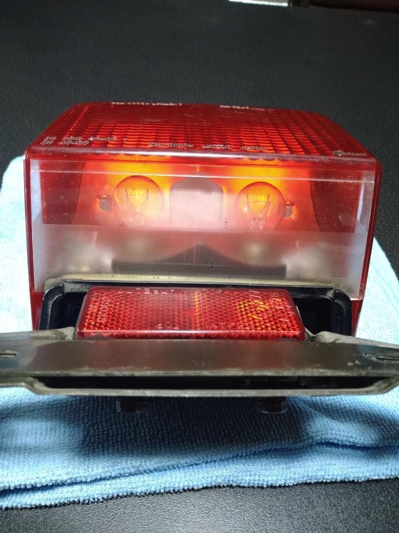 バイク用赤テールランプ ボルト固定