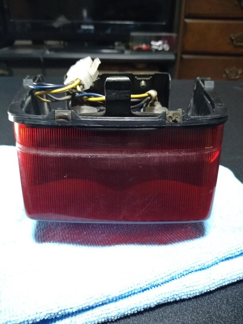 バイク用赤テールランプ ボルト固定