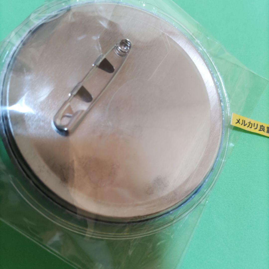 ③㊱ NARUTO ナルト J-WORLD 缶バッジ　うちはサスケ