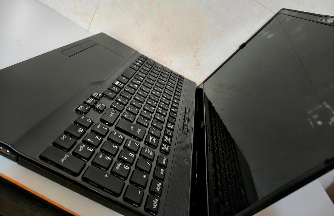 富士通　FMV　LIFEBOOK　Core i5　16GB　SSD 512GB