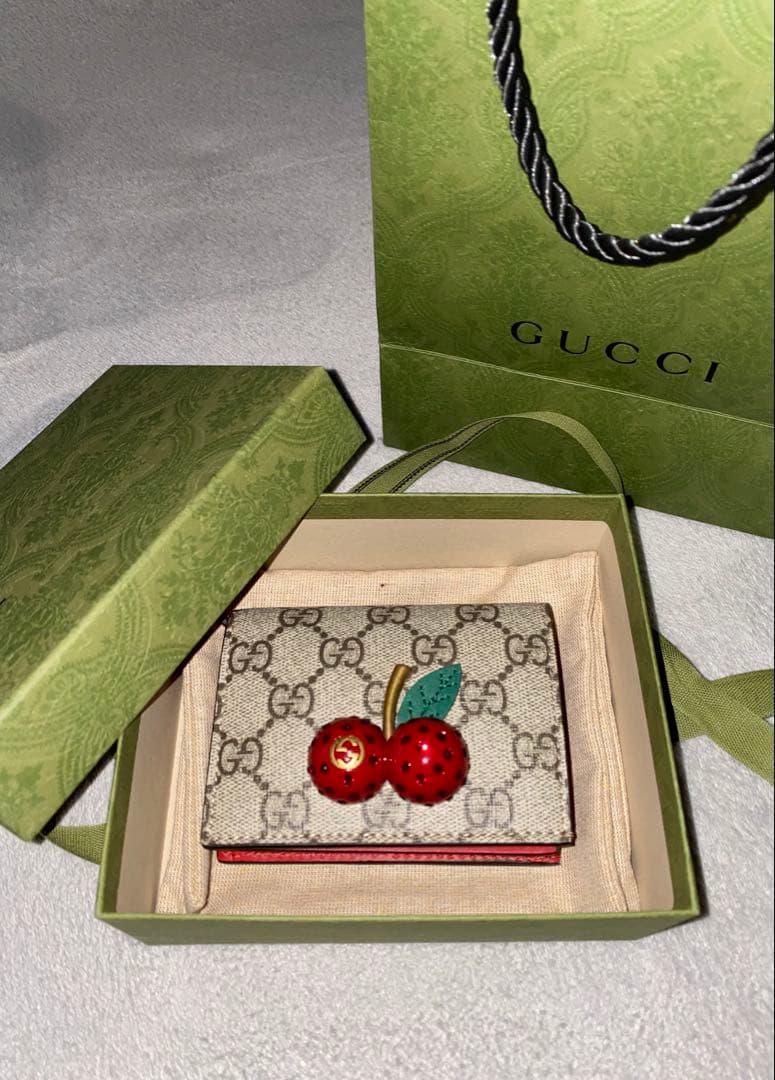 GUCCI 二つ折り財布 チェリー