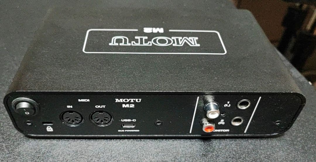 MOTU M2 インターフェース【液晶破損有り】