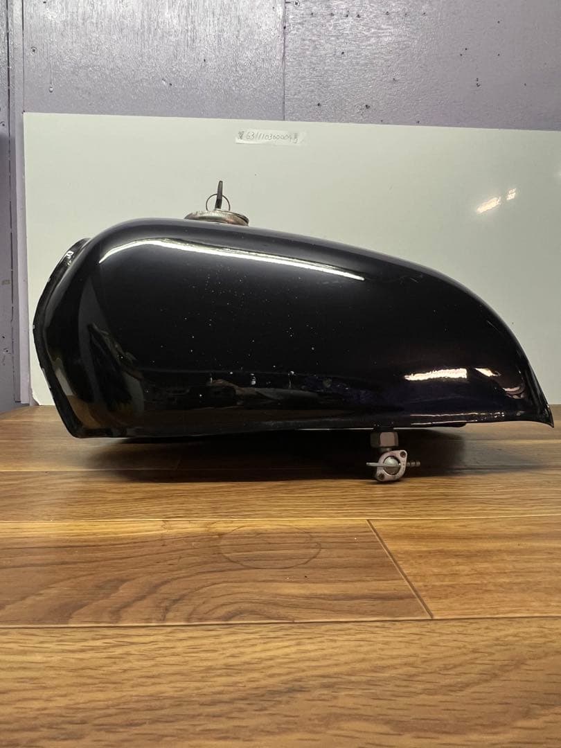 【送料込み】外品⭐︎エイプ50 ガソリンタンク⭐︎カギ付き