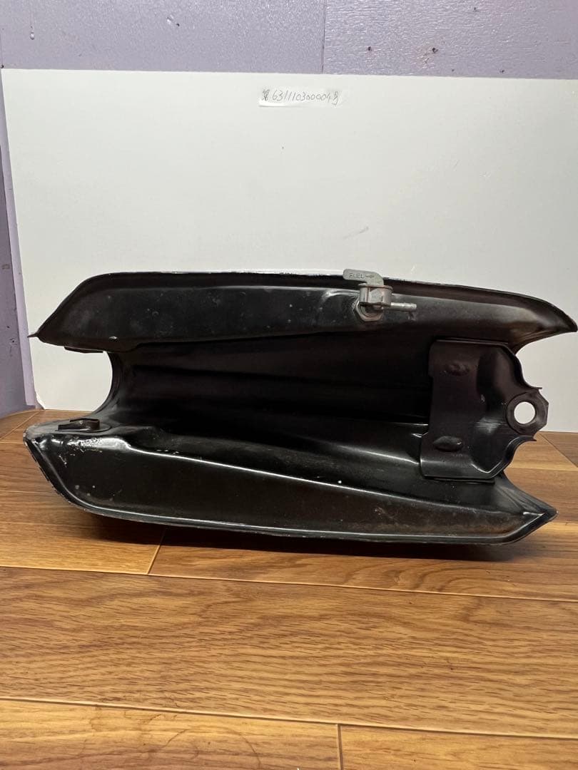 【送料込み】外品⭐︎エイプ50 ガソリンタンク⭐︎カギ付き