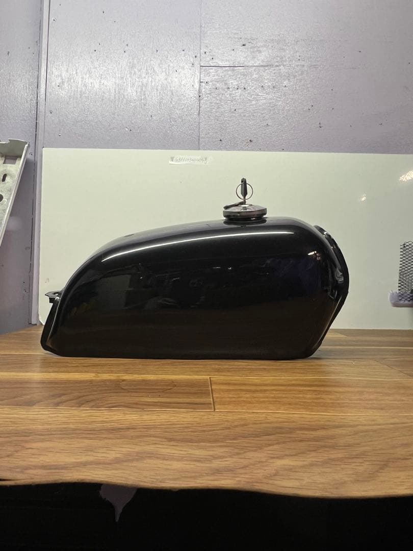 【送料込み】外品⭐︎エイプ50 ガソリンタンク⭐︎カギ付き