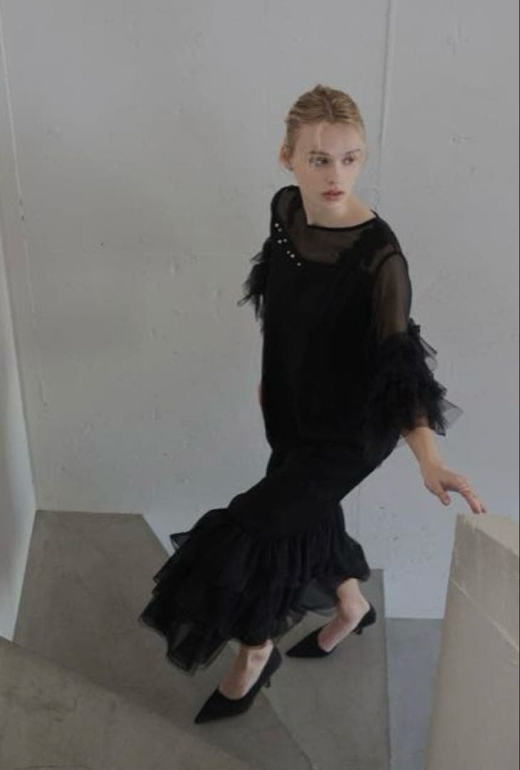 willfully hem tiered volume sleeve ブラック