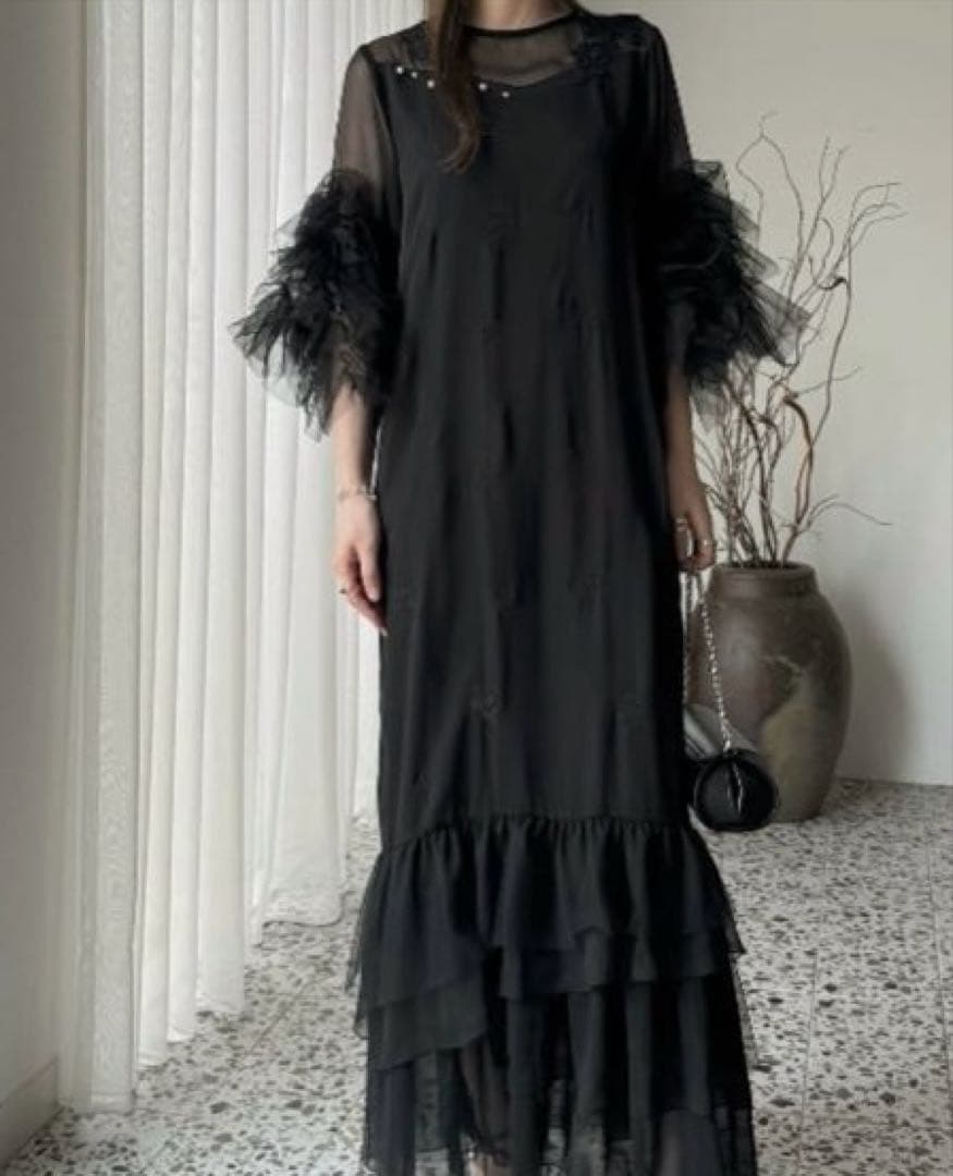 willfully hem tiered volume sleeve ブラック