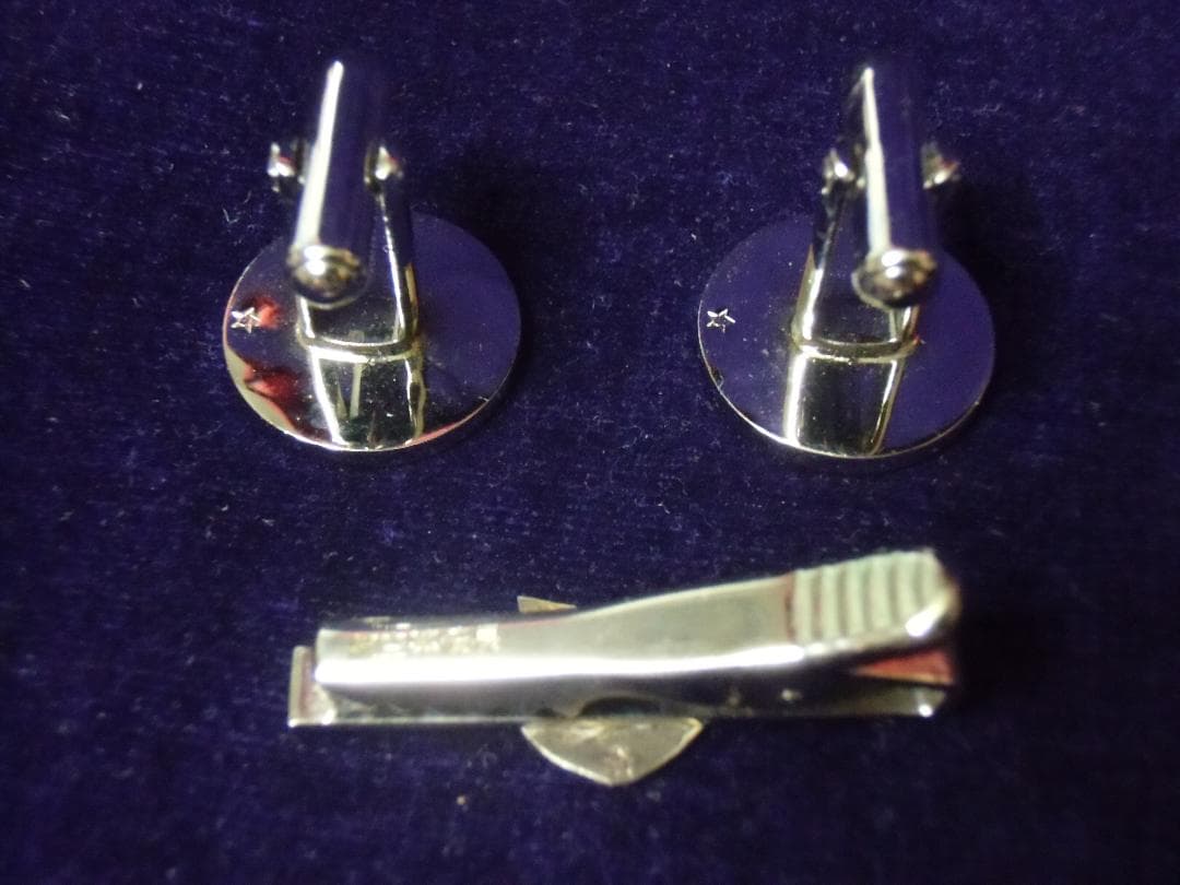 ●日本の記章＊自衛隊＊航空幕僚長＊純銀製カフス＆タイピン＋木盃（実物）