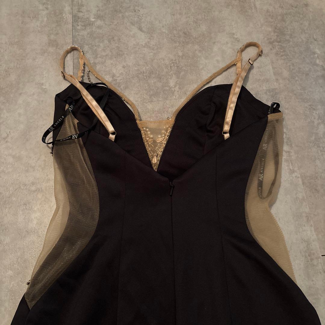 ビーズ装飾Vネックタイトドレス